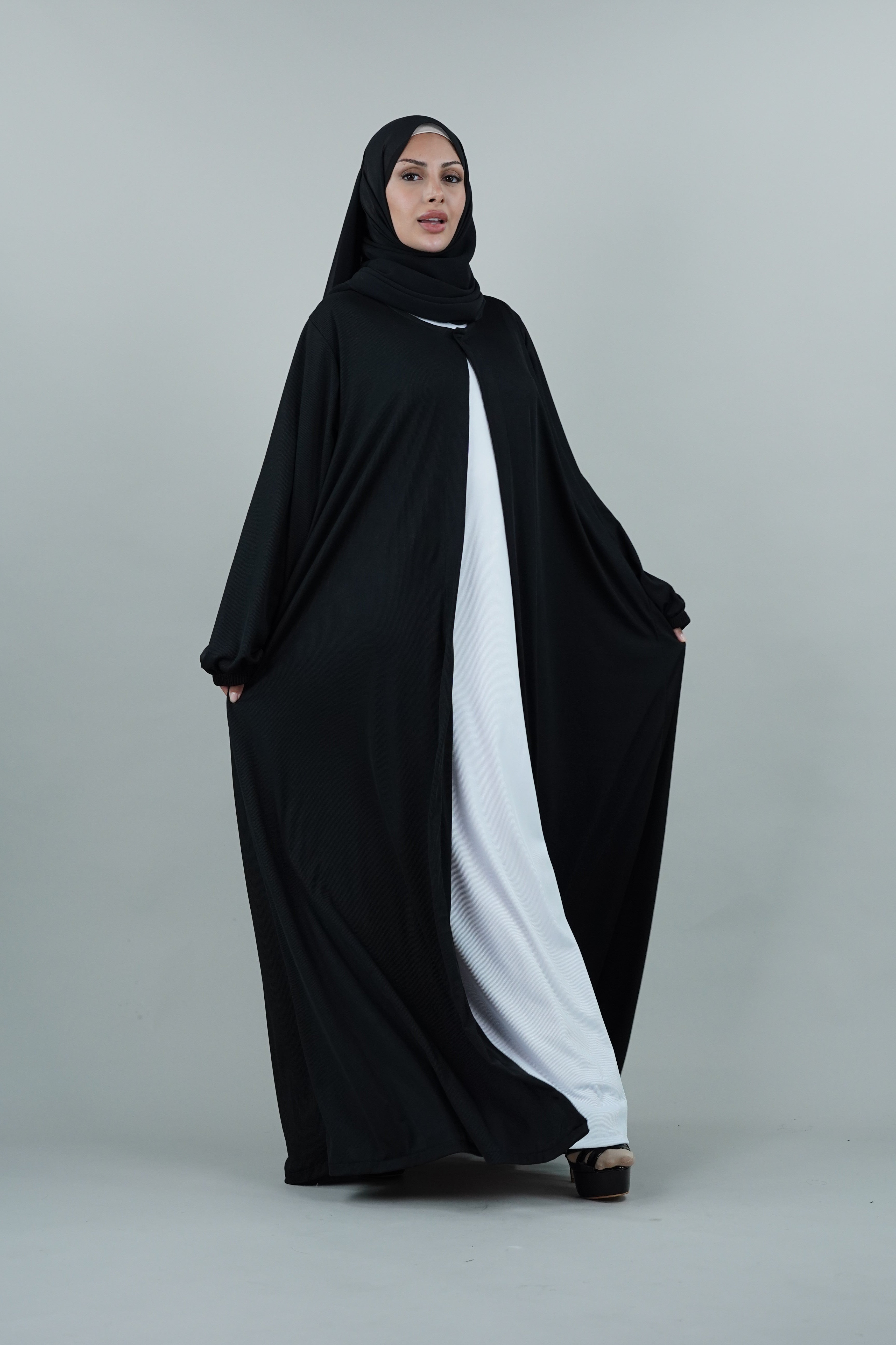 Non-Iron Open Abaya Black White
